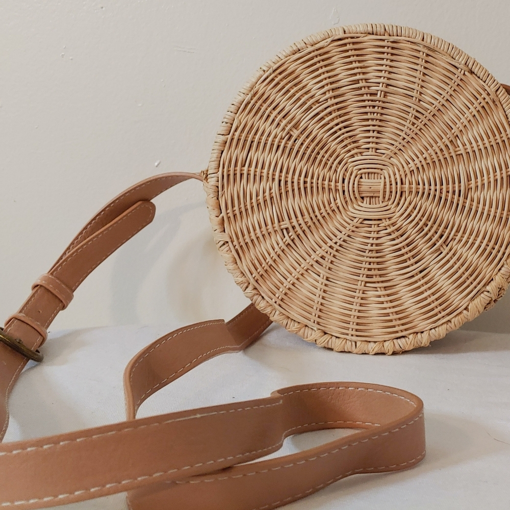 Woven wicker crossbody purse